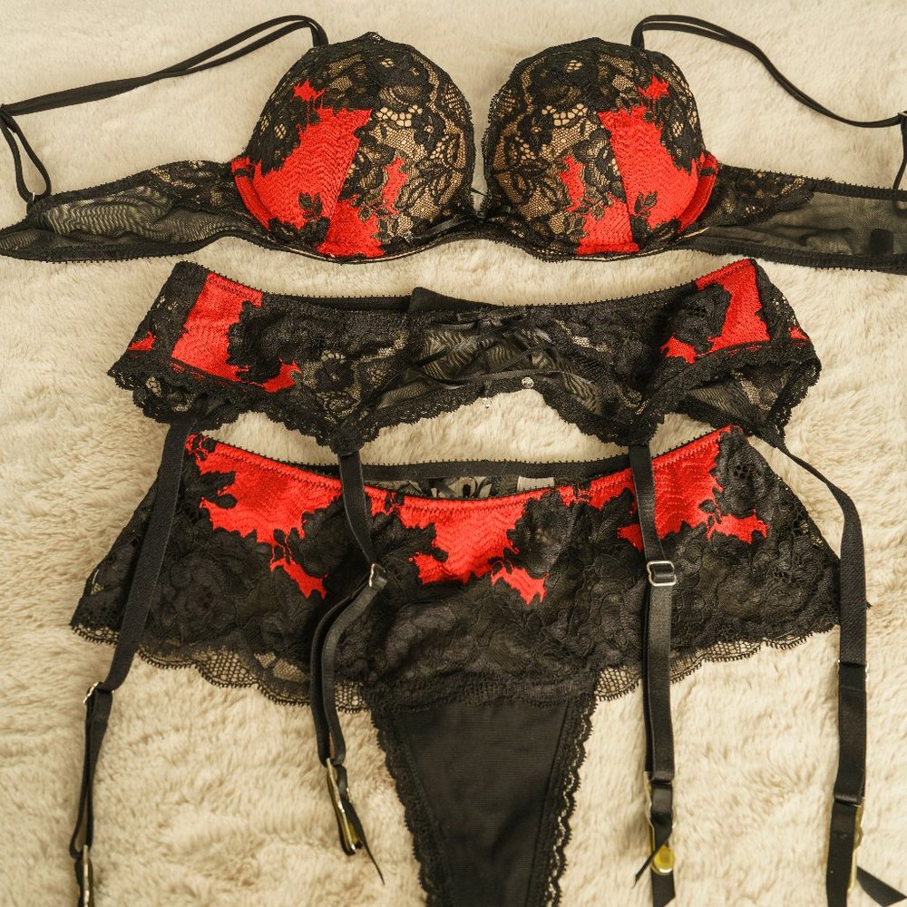 Very Sexy Lace Pushup Bra Set